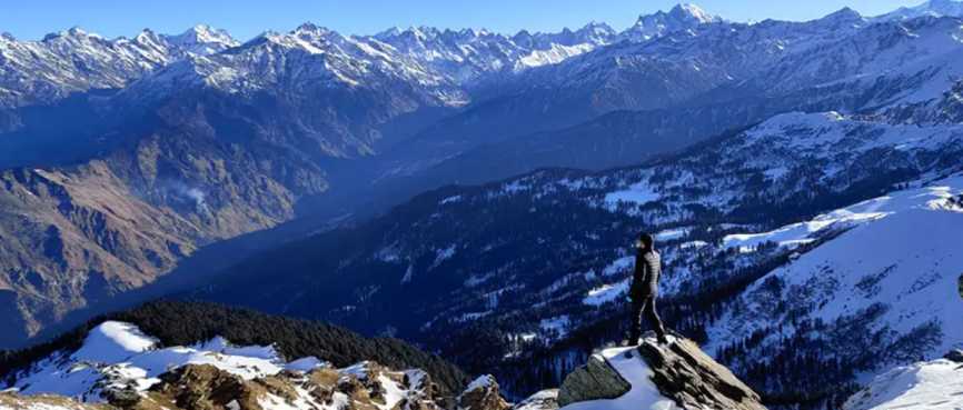hampta pass trek himalayas scenic trail